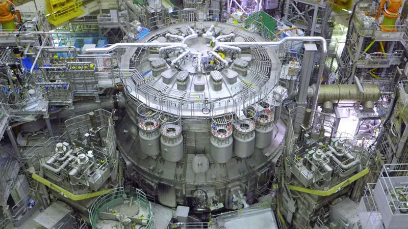 Крупнейший в мире термоядерный реактор запущен в Японии